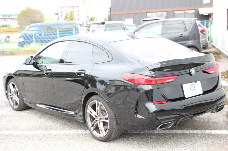 BMW 2シリーズ M235i Xdrive ｸﾞﾗﾝｸｰﾍﾟｾﾚｸﾄP 1ｵﾅ 新車保証 306馬力 4WD ｱﾀﾞﾌﾟﾃｨﾌﾞMｻｽ Mｽﾎﾟｰﾂｼｰﾄ Hi-fiｽﾋﾟｰｶｰ Mｽﾎﾟｰﾂﾌﾞﾚｰｷ 追従ACC 後退ｱｼｽﾄ LEDﾍｯﾄﾞﾗｲﾄ ｵｰﾄﾊｲﾋﾞｰﾑ 専用18AW Applecarplay対応 HDDﾅﾋﾞPｱｼｽﾄ BMWﾗｲﾌﾞｺｯｸﾋﾟｯﾄ