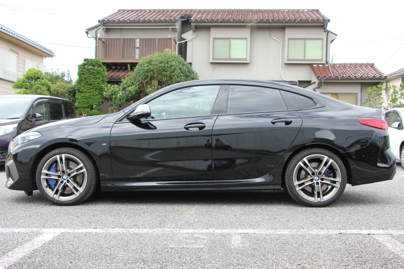 BMW 2シリーズ M235i Xdrive ｸﾞﾗﾝｸｰﾍﾟｾﾚｸﾄP 1ｵﾅ 新車保証 306馬力 4WD ｱﾀﾞﾌﾟﾃｨﾌﾞMｻｽ Mｽﾎﾟｰﾂｼｰﾄ Hi-fiｽﾋﾟｰｶｰ Mｽﾎﾟｰﾂﾌﾞﾚｰｷ 追従ACC 後退ｱｼｽﾄ LEDﾍｯﾄﾞﾗｲﾄ ｵｰﾄﾊｲﾋﾞｰﾑ 専用18AW Applecarplay対応 HDDﾅﾋﾞPｱｼｽﾄ BMWﾗｲﾌﾞｺｯｸﾋﾟｯﾄ