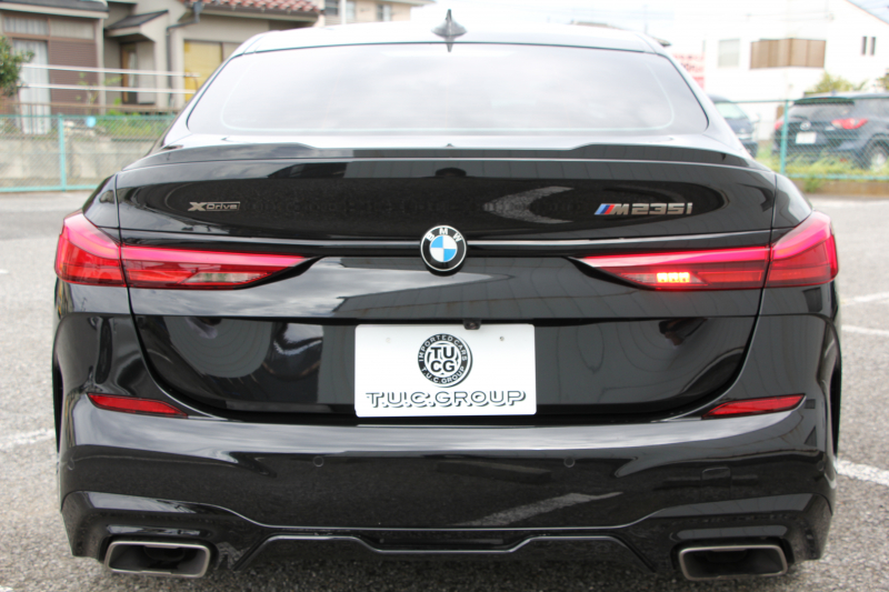 BMW 2シリーズ M235i Xdrive ｸﾞﾗﾝｸｰﾍﾟｾﾚｸﾄP 1ｵﾅ 新車保証 306馬力 4WD ｱﾀﾞﾌﾟﾃｨﾌﾞMｻｽ Mｽﾎﾟｰﾂｼｰﾄ Hi-fiｽﾋﾟｰｶｰ Mｽﾎﾟｰﾂﾌﾞﾚｰｷ 追従ACC 後退ｱｼｽﾄ LEDﾍｯﾄﾞﾗｲﾄ ｵｰﾄﾊｲﾋﾞｰﾑ 専用18AW Applecarplay対応 HDDﾅﾋﾞPｱｼｽﾄ BMWﾗｲﾌﾞｺｯｸﾋﾟｯﾄ