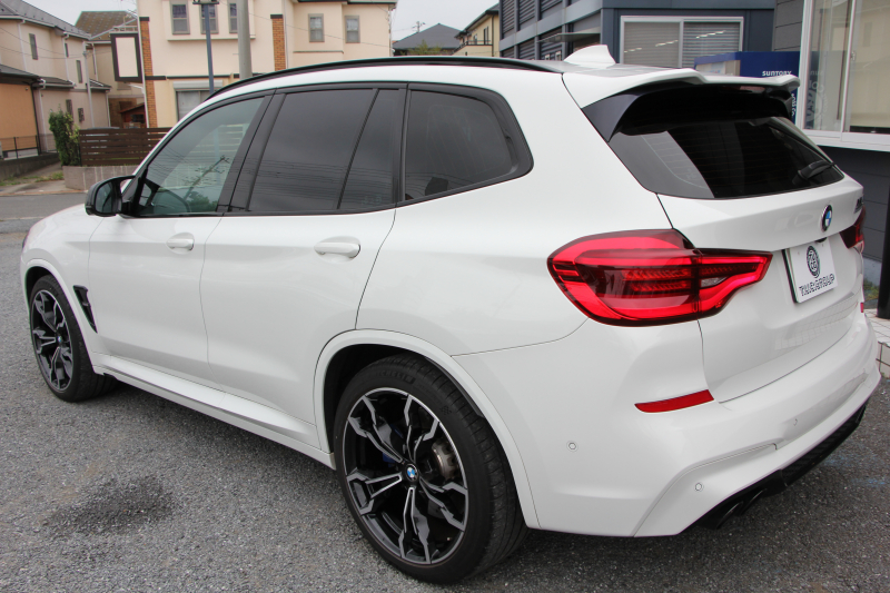 BMW Mシリーズ X3 ｺﾝﾍﾟﾃｨｼｮﾝ 4WD 510馬力 受注生産OPﾊﾟﾉﾗﾏｻﾝR ﾒﾘﾉﾌﾞﾗｯｸﾚｻﾞｰ 全ﾋｰﾀｰ ｱｸﾃｨﾌﾞﾍﾞﾝﾁﾚｰｼｮﾝ 8速ATﾄﾞﾗｲﾌﾞﾛｼﾞｯｸ ﾊｰﾏﾝｶｰﾄﾞﾝ HUD Mｽﾎﾟｰﾂｴｸﾞｿﾞｰｽﾄ 追従ACC HUD ﾃﾞｨｽﾌﾟﾚｲｷ- ｼﾞｪｽﾁｬｰC ﾘｱｼｰﾄ可倒調整 LEDﾍｯﾄﾞﾗｲﾄ 2年保証