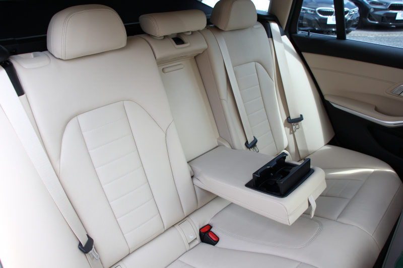 BMW 3シリーズ 320d Xdrive ﾂｰﾘﾝｸﾞﾊｲﾗｲﾝ ｺﾝﾌｫｰﾄ&ﾌﾟﾗｽP 4WD 1ｵｰﾅ ｷｬﾝﾍﾞﾗﾍﾞｰｼﾞｭﾚｻﾞｰ ｼｰﾄﾋｰﾀｰ ﾗﾝﾊﾞｰｻﾎﾟｰﾄ Pｱｼｽﾄﾌﾟﾗｽ 360度ｶﾒﾗ 追従ACC ｽﾃｱﾘﾝｸﾞｻﾎﾟｰﾄ Applecarplay対応 LEDﾍｯﾄﾞﾗｲﾄ ﾀｯﾁ画面HDDﾅﾋﾞBluetooth接続 2年保証