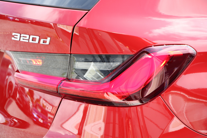 BMW 3シリーズ 320d Xdrive ﾂｰﾘﾝｸﾞﾊｲﾗｲﾝ ｺﾝﾌｫｰﾄ&ﾌﾟﾗｽP 4WD 1ｵｰﾅ ｷｬﾝﾍﾞﾗﾍﾞｰｼﾞｭﾚｻﾞｰ ｼｰﾄﾋｰﾀｰ ﾗﾝﾊﾞｰｻﾎﾟｰﾄ Pｱｼｽﾄﾌﾟﾗｽ 360度ｶﾒﾗ 追従ACC ｽﾃｱﾘﾝｸﾞｻﾎﾟｰﾄ Applecarplay対応 LEDﾍｯﾄﾞﾗｲﾄ ﾀｯﾁ画面HDDﾅﾋﾞBluetooth接続 2年保証