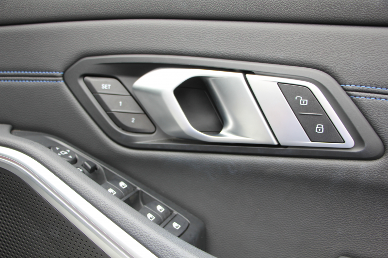 BMW 3シリーズ 320d Xdrive Mｽﾎﾟｰﾂ ｺﾝﾌｫｰﾄP 4WD 1ｵ-ﾅ Pｱｼｽﾄﾌﾟﾗｽ 360度ｶﾒﾗ BMWﾗｲﾌﾞｺｯｸﾋﾟｯﾄﾞﾀｯﾁ画面ﾅﾋﾞApplecarplay対応 ﾜｲﾔﾚｽ充電 LEDﾍｯﾄﾞﾗｲﾄ ｵｰﾄﾊｲﾋﾞｰﾑ 追従ACC ｽﾃｱﾘﾝｸﾞｻﾎﾟｰﾄ ﾚｰﾝﾁｪﾝｼﾞ警告 ｼｰﾄﾋｰﾀｰ 2年保証