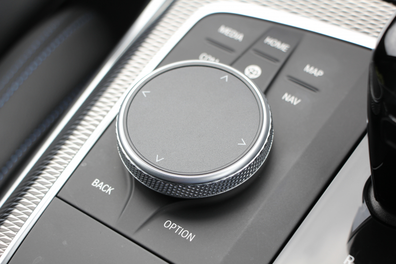 BMW 3シリーズ 320d Xdrive Mｽﾎﾟｰﾂ ｺﾝﾌｫｰﾄP 4WD 1ｵ-ﾅ Pｱｼｽﾄﾌﾟﾗｽ 360度ｶﾒﾗ BMWﾗｲﾌﾞｺｯｸﾋﾟｯﾄﾞﾀｯﾁ画面ﾅﾋﾞApplecarplay対応 ﾜｲﾔﾚｽ充電 LEDﾍｯﾄﾞﾗｲﾄ ｵｰﾄﾊｲﾋﾞｰﾑ 追従ACC ｽﾃｱﾘﾝｸﾞｻﾎﾟｰﾄ ﾚｰﾝﾁｪﾝｼﾞ警告 ｼｰﾄﾋｰﾀｰ 2年保証