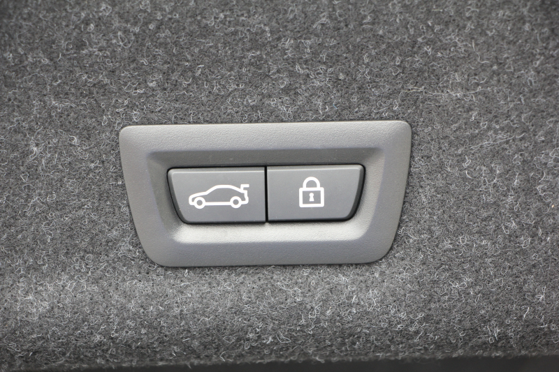 BMW 3シリーズ 320d Xdrive Mｽﾎﾟｰﾂ ｺﾝﾌｫｰﾄP 4WD 1ｵ-ﾅ Pｱｼｽﾄﾌﾟﾗｽ 360度ｶﾒﾗ BMWﾗｲﾌﾞｺｯｸﾋﾟｯﾄﾞﾀｯﾁ画面ﾅﾋﾞApplecarplay対応 ﾜｲﾔﾚｽ充電 LEDﾍｯﾄﾞﾗｲﾄ ｵｰﾄﾊｲﾋﾞｰﾑ 追従ACC ｽﾃｱﾘﾝｸﾞｻﾎﾟｰﾄ ﾚｰﾝﾁｪﾝｼﾞ警告 ｼｰﾄﾋｰﾀｰ 2年保証