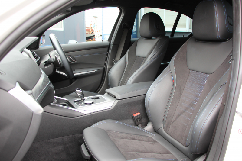 BMW 3シリーズ 320d Xdrive Mｽﾎﾟｰﾂ ｺﾝﾌｫｰﾄP 4WD 1ｵ-ﾅ Pｱｼｽﾄﾌﾟﾗｽ 360度ｶﾒﾗ BMWﾗｲﾌﾞｺｯｸﾋﾟｯﾄﾞﾀｯﾁ画面ﾅﾋﾞApplecarplay対応 ﾜｲﾔﾚｽ充電 LEDﾍｯﾄﾞﾗｲﾄ ｵｰﾄﾊｲﾋﾞｰﾑ 追従ACC ｽﾃｱﾘﾝｸﾞｻﾎﾟｰﾄ ﾚｰﾝﾁｪﾝｼﾞ警告 ｼｰﾄﾋｰﾀｰ 2年保証