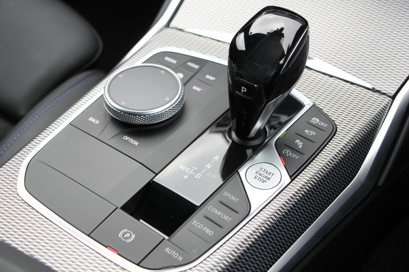 BMW 3シリーズ 320d Xdrive Mｽﾎﾟｰﾂ ｺﾝﾌｫｰﾄP 4WD 1ｵ-ﾅ Pｱｼｽﾄﾌﾟﾗｽ 360度ｶﾒﾗ BMWﾗｲﾌﾞｺｯｸﾋﾟｯﾄﾞﾀｯﾁ画面ﾅﾋﾞApplecarplay対応 ﾜｲﾔﾚｽ充電 LEDﾍｯﾄﾞﾗｲﾄ ｵｰﾄﾊｲﾋﾞｰﾑ 追従ACC ｽﾃｱﾘﾝｸﾞｻﾎﾟｰﾄ ﾚｰﾝﾁｪﾝｼﾞ警告 ｼｰﾄﾋｰﾀｰ 2年保証