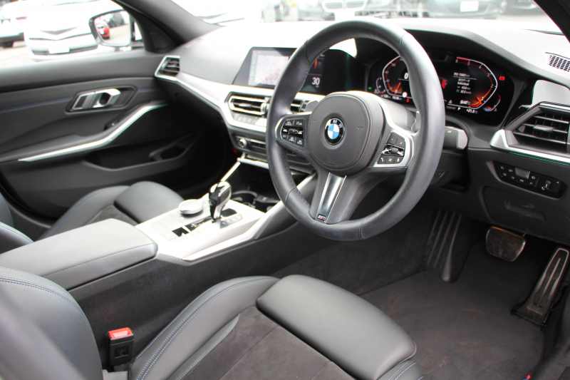 BMW 3シリーズ 320d Xdrive Mｽﾎﾟｰﾂ ｺﾝﾌｫｰﾄP 4WD 1ｵ-ﾅ Pｱｼｽﾄﾌﾟﾗｽ 360度ｶﾒﾗ BMWﾗｲﾌﾞｺｯｸﾋﾟｯﾄﾞﾀｯﾁ画面ﾅﾋﾞApplecarplay対応 ﾜｲﾔﾚｽ充電 LEDﾍｯﾄﾞﾗｲﾄ ｵｰﾄﾊｲﾋﾞｰﾑ 追従ACC ｽﾃｱﾘﾝｸﾞｻﾎﾟｰﾄ ﾚｰﾝﾁｪﾝｼﾞ警告 ｼｰﾄﾋｰﾀｰ 2年保証