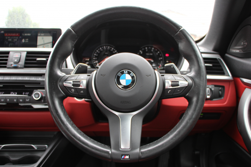 BMW 4シリーズ 440i ｶﾌﾞﾘｵﾚ Mｽﾎﾟｰﾂ ﾌﾟﾗｽP 後期 ﾌｪｲｽﾘﾌﾄ後 ﾋｰﾀｰ赤革 B58新ｴﾝｼﾞﾝ 326馬力 HUD 追従ACC ﾚｰﾝﾁｪﾝｼﾞ警告 ﾊｰﾏﾝｶｰﾄﾞﾝｻﾗｳﾝﾄﾞ19AW ﾀｯﾁ画面HDDﾅﾋﾞTV LEDﾍｯﾄﾞﾗｲﾄ＆ﾃｰﾙ TOPﾋﾞｭｰｶﾒﾗ Pｱｼｽﾄ 衝突軽減ﾌﾞﾚｰｷ 2年保証