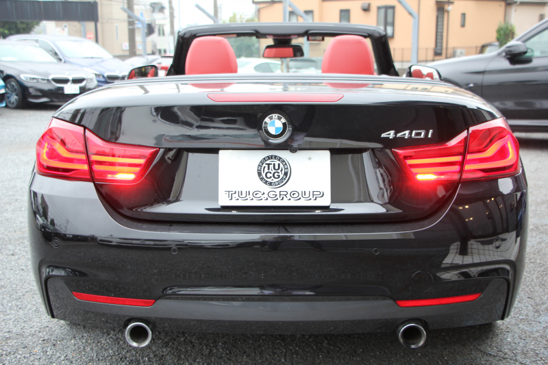 BMW 4シリーズ 440i ｶﾌﾞﾘｵﾚ Mｽﾎﾟｰﾂ ﾌﾟﾗｽP 後期 ﾌｪｲｽﾘﾌﾄ後 ﾋｰﾀｰ赤革 B58新ｴﾝｼﾞﾝ 326馬力 HUD 追従ACC ﾚｰﾝﾁｪﾝｼﾞ警告 ﾊｰﾏﾝｶｰﾄﾞﾝｻﾗｳﾝﾄﾞ19AW ﾀｯﾁ画面HDDﾅﾋﾞTV LEDﾍｯﾄﾞﾗｲﾄ＆ﾃｰﾙ TOPﾋﾞｭｰｶﾒﾗ Pｱｼｽﾄ 衝突軽減ﾌﾞﾚｰｷ 2年保証
