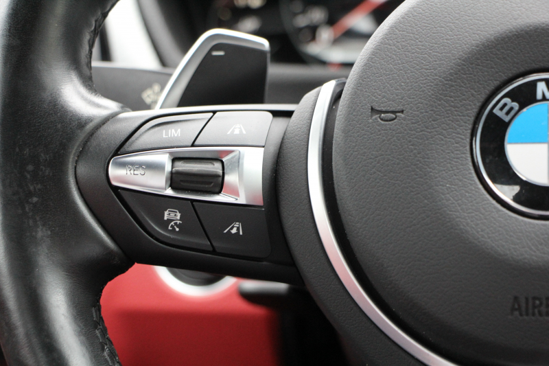 BMW 4シリーズ 440i ｶﾌﾞﾘｵﾚ Mｽﾎﾟｰﾂ ﾌﾟﾗｽP 後期 ﾌｪｲｽﾘﾌﾄ後 ﾋｰﾀｰ赤革 B58新ｴﾝｼﾞﾝ 326馬力 HUD 追従ACC ﾚｰﾝﾁｪﾝｼﾞ警告 ﾊｰﾏﾝｶｰﾄﾞﾝｻﾗｳﾝﾄﾞ19AW ﾀｯﾁ画面HDDﾅﾋﾞTV LEDﾍｯﾄﾞﾗｲﾄ＆ﾃｰﾙ TOPﾋﾞｭｰｶﾒﾗ Pｱｼｽﾄ 衝突軽減ﾌﾞﾚｰｷ 2年保証