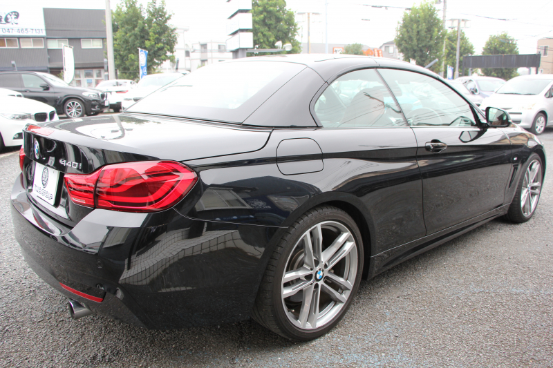 BMW 4シリーズ 440i ｶﾌﾞﾘｵﾚ Mｽﾎﾟｰﾂ ﾌﾟﾗｽP 後期 ﾌｪｲｽﾘﾌﾄ後 ﾋｰﾀｰ赤革 B58新ｴﾝｼﾞﾝ 326馬力 HUD 追従ACC ﾚｰﾝﾁｪﾝｼﾞ警告 ﾊｰﾏﾝｶｰﾄﾞﾝｻﾗｳﾝﾄﾞ19AW ﾀｯﾁ画面HDDﾅﾋﾞTV LEDﾍｯﾄﾞﾗｲﾄ＆ﾃｰﾙ TOPﾋﾞｭｰｶﾒﾗ Pｱｼｽﾄ 衝突軽減ﾌﾞﾚｰｷ 2年保証
