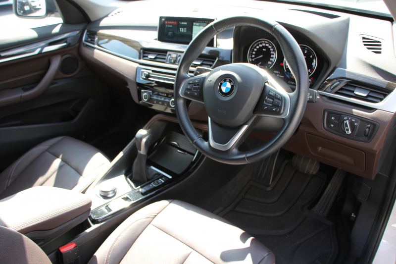 BMW X1 Xﾄﾞﾗｲﾌﾞ18d Xﾗｲﾝ ﾊｲﾗｲﾝ 変更後ﾓﾃﾞﾙ 中期 HUD 追従ACC ﾋｰﾀｰ茶革 ﾊﾟﾜｰｼｰﾄ 変更後ｼｰﾄ ﾀｯﾁﾊﾟﾈﾙ対応iﾄﾞﾗｲﾌﾞHDDﾅﾋﾞPｱｼｽﾄ Bｶﾒﾗ 新型DSRCﾙｰﾑﾐﾗｰ 電動ﾄﾗﾝｸ USB-C 衝突軽減ﾌﾞﾚｰｷ 車線逸脱警告 歩行者警告 2年保証