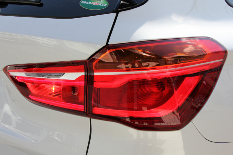 BMW X1 Xﾄﾞﾗｲﾌﾞ18d Xﾗｲﾝ ﾊｲﾗｲﾝ 変更後ﾓﾃﾞﾙ 中期 HUD 追従ACC ﾋｰﾀｰ茶革 ﾊﾟﾜｰｼｰﾄ 変更後ｼｰﾄ ﾀｯﾁﾊﾟﾈﾙ対応iﾄﾞﾗｲﾌﾞHDDﾅﾋﾞPｱｼｽﾄ Bｶﾒﾗ 新型DSRCﾙｰﾑﾐﾗｰ 電動ﾄﾗﾝｸ USB-C 衝突軽減ﾌﾞﾚｰｷ 車線逸脱警告 歩行者警告 2年保証