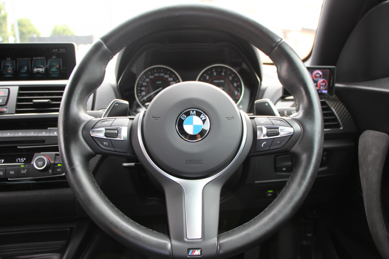 BMW 2シリーズ M240i ｸｰﾍﾟ直6ﾀｰﾎﾞB58新ｴﾝｼﾞﾝ 340馬力 MPerformanceｽﾎﾟｲﾗｰ REMUSﾏﾌﾗｰ ｱﾀﾞﾌﾟﾃｨﾌﾞMｻｽ Mｽﾎﾟｰﾂﾌﾞﾚｰｷ 専用18AW HDDﾅﾋﾞPｱｼｽﾄ Bｶﾒﾗ 8速AT 衝突軽減ﾌﾞﾚｰｷ 車線逸脱警告 歩行者警告 ﾌﾞﾚｰｷ付ｸﾙｺﾝ ｽﾏｰﾄｷｰ ﾊﾟﾄﾞﾙｼﾌﾄ 2年保証