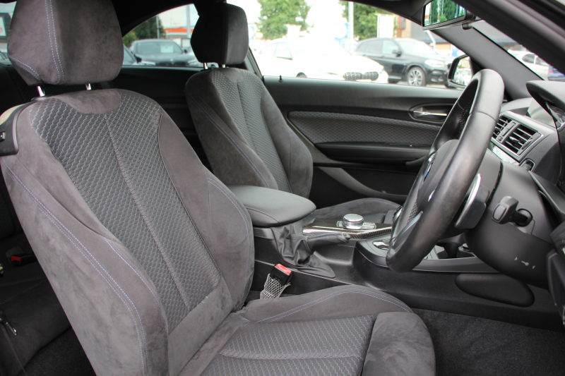 BMW 2シリーズ M240i ｸｰﾍﾟ直6ﾀｰﾎﾞB58新ｴﾝｼﾞﾝ 340馬力 MPerformanceｽﾎﾟｲﾗｰ REMUSﾏﾌﾗｰ ｱﾀﾞﾌﾟﾃｨﾌﾞMｻｽ Mｽﾎﾟｰﾂﾌﾞﾚｰｷ 専用18AW HDDﾅﾋﾞPｱｼｽﾄ Bｶﾒﾗ 8速AT 衝突軽減ﾌﾞﾚｰｷ 車線逸脱警告 歩行者警告 ﾌﾞﾚｰｷ付ｸﾙｺﾝ ｽﾏｰﾄｷｰ ﾊﾟﾄﾞﾙｼﾌﾄ 2年保証