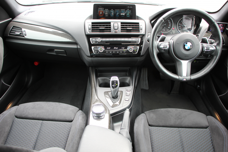 BMW 2シリーズ M240i ｸｰﾍﾟ直6ﾀｰﾎﾞB58新ｴﾝｼﾞﾝ 340馬力 MPerformanceｽﾎﾟｲﾗｰ REMUSﾏﾌﾗｰ ｱﾀﾞﾌﾟﾃｨﾌﾞMｻｽ Mｽﾎﾟｰﾂﾌﾞﾚｰｷ 専用18AW HDDﾅﾋﾞPｱｼｽﾄ Bｶﾒﾗ 8速AT 衝突軽減ﾌﾞﾚｰｷ 車線逸脱警告 歩行者警告 ﾌﾞﾚｰｷ付ｸﾙｺﾝ ｽﾏｰﾄｷｰ ﾊﾟﾄﾞﾙｼﾌﾄ 2年保証