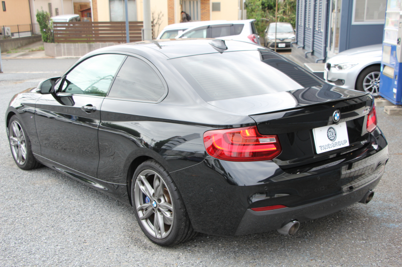 BMW 2シリーズ M240i ｸｰﾍﾟ直6ﾀｰﾎﾞB58新ｴﾝｼﾞﾝ 340馬力 MPerformanceｽﾎﾟｲﾗｰ REMUSﾏﾌﾗｰ ｱﾀﾞﾌﾟﾃｨﾌﾞMｻｽ Mｽﾎﾟｰﾂﾌﾞﾚｰｷ 専用18AW HDDﾅﾋﾞPｱｼｽﾄ Bｶﾒﾗ 8速AT 衝突軽減ﾌﾞﾚｰｷ 車線逸脱警告 歩行者警告 ﾌﾞﾚｰｷ付ｸﾙｺﾝ ｽﾏｰﾄｷｰ ﾊﾟﾄﾞﾙｼﾌﾄ 2年保証