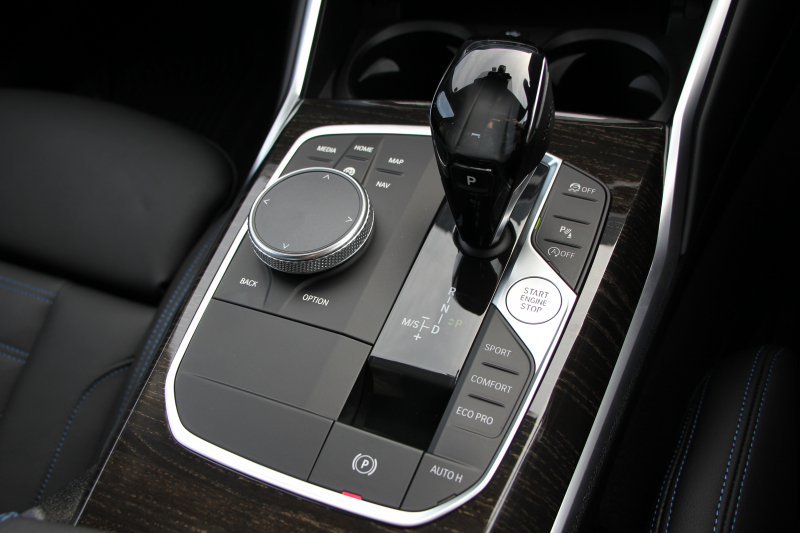 BMW 3シリーズ 320i Mｽﾎﾟｰﾂ ﾃﾞﾋﾞｭｰ&ｲﾉﾍﾞｰｼｮﾝ&ｺﾝﾌｫｰﾄP ﾌﾞﾙｰｽﾃｯﾁ黒革 ﾚｰｻﾞｰLEDﾗｲﾄ HUD ｼﾞｪｽﾁｬｰｺﾝﾄﾛｰﾙ 19AW 電動ﾄﾗﾝｸ 追従ACC ｽﾃｱﾘﾝｸﾞｻﾎﾟｰﾄ ﾀｯﾁ画面HDDﾅﾋﾞApplecarplay対応 後退ｱｼｽﾄ ﾌﾞﾗｯｸｷﾄﾞﾆｰｸﾞﾘﾙ 2年保証