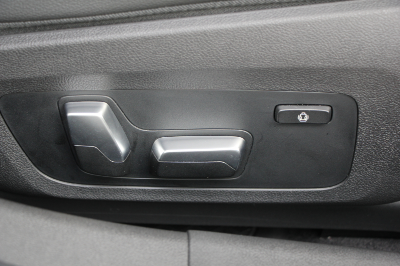 BMW 3シリーズ 320i Mｽﾎﾟｰﾂ ﾃﾞﾋﾞｭｰ&ｲﾉﾍﾞｰｼｮﾝ&ｺﾝﾌｫｰﾄP ﾌﾞﾙｰｽﾃｯﾁ黒革 ﾚｰｻﾞｰLEDﾗｲﾄ HUD ｼﾞｪｽﾁｬｰｺﾝﾄﾛｰﾙ 19AW 電動ﾄﾗﾝｸ 追従ACC ｽﾃｱﾘﾝｸﾞｻﾎﾟｰﾄ ﾀｯﾁ画面HDDﾅﾋﾞApplecarplay対応 後退ｱｼｽﾄ ﾌﾞﾗｯｸｷﾄﾞﾆｰｸﾞﾘﾙ 2年保証