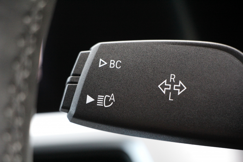 BMW 3シリーズ 320i Mｽﾎﾟｰﾂ ﾃﾞﾋﾞｭｰ&ｲﾉﾍﾞｰｼｮﾝ&ｺﾝﾌｫｰﾄP ﾌﾞﾙｰｽﾃｯﾁ黒革 ﾚｰｻﾞｰLEDﾗｲﾄ HUD ｼﾞｪｽﾁｬｰｺﾝﾄﾛｰﾙ 19AW 電動ﾄﾗﾝｸ 追従ACC ｽﾃｱﾘﾝｸﾞｻﾎﾟｰﾄ ﾀｯﾁ画面HDDﾅﾋﾞApplecarplay対応 後退ｱｼｽﾄ ﾌﾞﾗｯｸｷﾄﾞﾆｰｸﾞﾘﾙ 2年保証