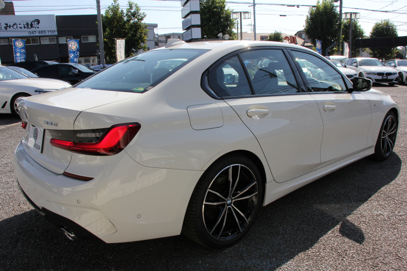 BMW 3シリーズ 320i Mｽﾎﾟｰﾂ ﾃﾞﾋﾞｭｰ&ｲﾉﾍﾞｰｼｮﾝ&ｺﾝﾌｫｰﾄP ﾌﾞﾙｰｽﾃｯﾁ黒革 ﾚｰｻﾞｰLEDﾗｲﾄ HUD ｼﾞｪｽﾁｬｰｺﾝﾄﾛｰﾙ 19AW 電動ﾄﾗﾝｸ 追従ACC ｽﾃｱﾘﾝｸﾞｻﾎﾟｰﾄ ﾀｯﾁ画面HDDﾅﾋﾞApplecarplay対応 後退ｱｼｽﾄ ﾌﾞﾗｯｸｷﾄﾞﾆｰｸﾞﾘﾙ 2年保証