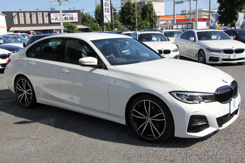 BMW 3シリーズ 320i Mｽﾎﾟｰﾂ ﾃﾞﾋﾞｭｰ&ｲﾉﾍﾞｰｼｮﾝ&ｺﾝﾌｫｰﾄP ﾌﾞﾙｰｽﾃｯﾁ黒革 ﾚｰｻﾞｰLEDﾗｲﾄ HUD ｼﾞｪｽﾁｬｰｺﾝﾄﾛｰﾙ 19AW 電動ﾄﾗﾝｸ 追従ACC ｽﾃｱﾘﾝｸﾞｻﾎﾟｰﾄ ﾀｯﾁ画面HDDﾅﾋﾞApplecarplay対応 後退ｱｼｽﾄ ﾌﾞﾗｯｸｷﾄﾞﾆｰｸﾞﾘﾙ 2年保証