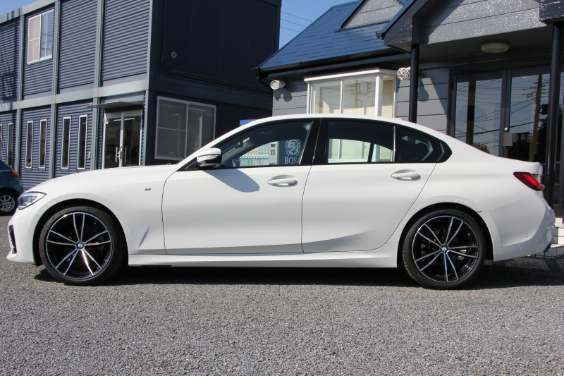 BMW 3シリーズ 320i Mｽﾎﾟｰﾂ ﾃﾞﾋﾞｭｰ&ｲﾉﾍﾞｰｼｮﾝ&ｺﾝﾌｫｰﾄP ﾌﾞﾙｰｽﾃｯﾁ黒革 ﾚｰｻﾞｰLEDﾗｲﾄ HUD ｼﾞｪｽﾁｬｰｺﾝﾄﾛｰﾙ 19AW 電動ﾄﾗﾝｸ 追従ACC ｽﾃｱﾘﾝｸﾞｻﾎﾟｰﾄ ﾀｯﾁ画面HDDﾅﾋﾞApplecarplay対応 後退ｱｼｽﾄ ﾌﾞﾗｯｸｷﾄﾞﾆｰｸﾞﾘﾙ 2年保証