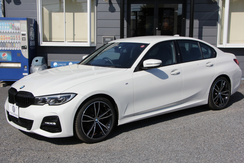 BMW 3シリーズ 320i Mｽﾎﾟｰﾂ ﾃﾞﾋﾞｭｰ&ｲﾉﾍﾞｰｼｮﾝ&ｺﾝﾌｫｰﾄP ﾌﾞﾙｰｽﾃｯﾁ黒革 ﾚｰｻﾞｰLEDﾗｲﾄ HUD ｼﾞｪｽﾁｬｰｺﾝﾄﾛｰﾙ 19AW 電動ﾄﾗﾝｸ 追従ACC ｽﾃｱﾘﾝｸﾞｻﾎﾟｰﾄ ﾀｯﾁ画面HDDﾅﾋﾞApplecarplay対応 後退ｱｼｽﾄ ﾌﾞﾗｯｸｷﾄﾞﾆｰｸﾞﾘﾙ 2年保証