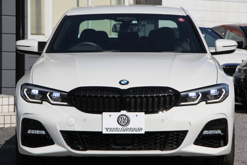 BMW 3シリーズ 320i Mｽﾎﾟｰﾂ ﾃﾞﾋﾞｭｰ&ｲﾉﾍﾞｰｼｮﾝ&ｺﾝﾌｫｰﾄP ﾌﾞﾙｰｽﾃｯﾁ黒革 ﾚｰｻﾞｰLEDﾗｲﾄ HUD ｼﾞｪｽﾁｬｰｺﾝﾄﾛｰﾙ 19AW 電動ﾄﾗﾝｸ 追従ACC ｽﾃｱﾘﾝｸﾞｻﾎﾟｰﾄ ﾀｯﾁ画面HDDﾅﾋﾞApplecarplay対応 後退ｱｼｽﾄ ﾌﾞﾗｯｸｷﾄﾞﾆｰｸﾞﾘﾙ 2年保証