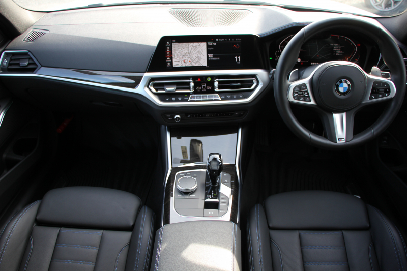 BMW 3シリーズ 320i Mｽﾎﾟｰﾂ ﾃﾞﾋﾞｭｰ&ｲﾉﾍﾞｰｼｮﾝ&ｺﾝﾌｫｰﾄP ﾌﾞﾙｰｽﾃｯﾁ黒革 ﾚｰｻﾞｰLEDﾗｲﾄ HUD ｼﾞｪｽﾁｬｰｺﾝﾄﾛｰﾙ 19AW 電動ﾄﾗﾝｸ 追従ACC ｽﾃｱﾘﾝｸﾞｻﾎﾟｰﾄ ﾀｯﾁ画面HDDﾅﾋﾞApplecarplay対応 後退ｱｼｽﾄ ﾌﾞﾗｯｸｷﾄﾞﾆｰｸﾞﾘﾙ 2年保証