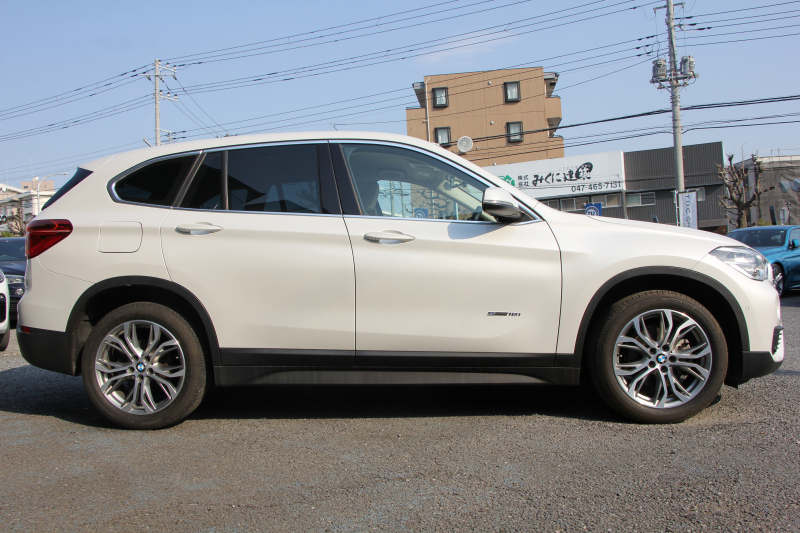 BMW X1 Sdrive18i ﾌｧｯｼｮﾆｽﾀ ｺﾝﾌｫｰﾄP 限定車 真珠色 追従ACC ﾍﾞｰｼﾞｭ革 ｼｰﾄﾋｰﾀｰ LEDﾍｯﾄﾞﾗｲﾄ 衝突軽減ﾌﾞﾚｰｷ 車線逸脱警告 歩行者警告 電動ﾄﾗﾝｸ Pｱｼｽﾄ iﾄﾞﾗｲﾌﾞHDDﾅﾋﾞBｶﾒﾗ 専用18AW Bluetooth接続 2年保証