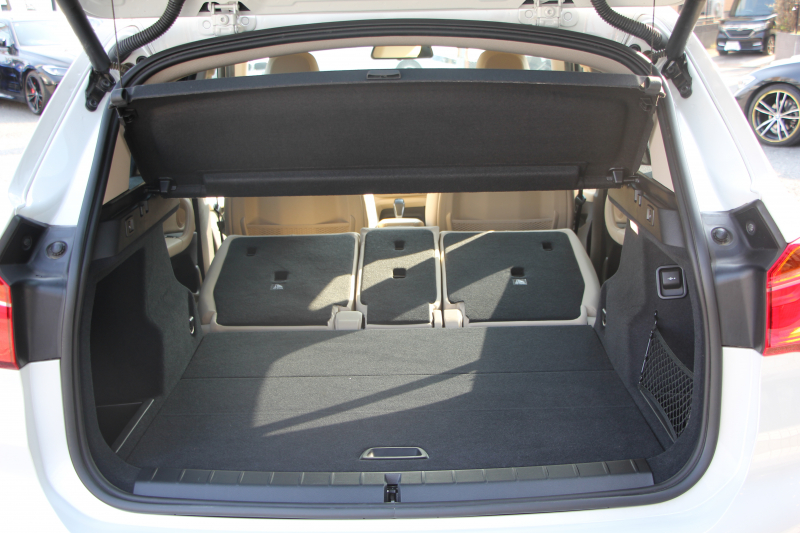 BMW X1 Sdrive18i ﾌｧｯｼｮﾆｽﾀ ｺﾝﾌｫｰﾄP 限定車 真珠色 追従ACC ﾍﾞｰｼﾞｭ革 ｼｰﾄﾋｰﾀｰ LEDﾍｯﾄﾞﾗｲﾄ 衝突軽減ﾌﾞﾚｰｷ 車線逸脱警告 歩行者警告 電動ﾄﾗﾝｸ Pｱｼｽﾄ iﾄﾞﾗｲﾌﾞHDDﾅﾋﾞBｶﾒﾗ 専用18AW Bluetooth接続 2年保証