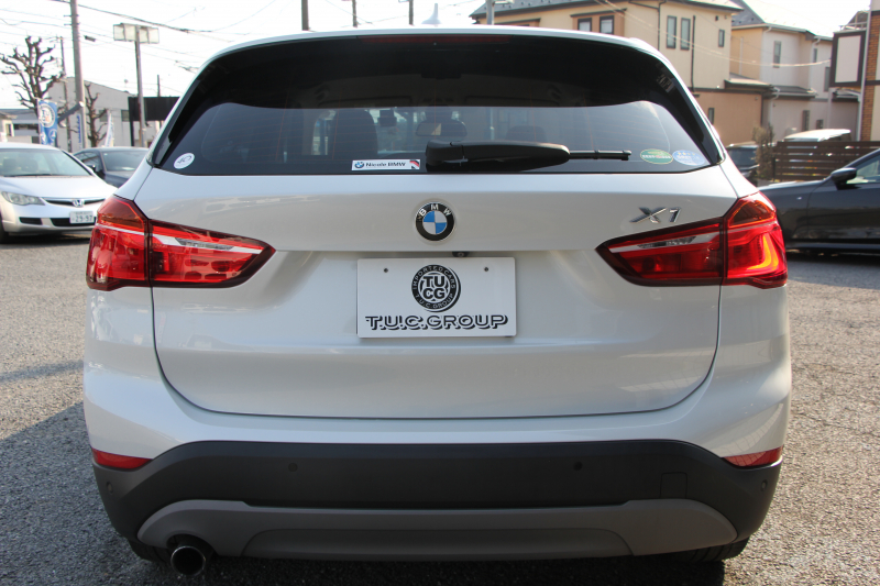 BMW X1 Sdrive18i ﾌｧｯｼｮﾆｽﾀ ｺﾝﾌｫｰﾄP 限定車 真珠色 追従ACC ﾍﾞｰｼﾞｭ革 ｼｰﾄﾋｰﾀｰ LEDﾍｯﾄﾞﾗｲﾄ 衝突軽減ﾌﾞﾚｰｷ 車線逸脱警告 歩行者警告 電動ﾄﾗﾝｸ Pｱｼｽﾄ iﾄﾞﾗｲﾌﾞHDDﾅﾋﾞBｶﾒﾗ 専用18AW Bluetooth接続 2年保証