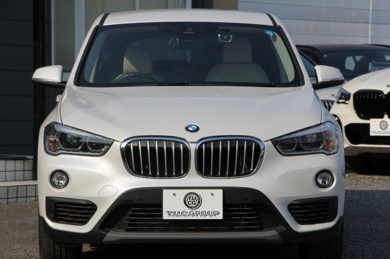 BMW X1 Sdrive18i ﾌｧｯｼｮﾆｽﾀ ｺﾝﾌｫｰﾄP 限定車 真珠色 追従ACC ﾍﾞｰｼﾞｭ革 ｼｰﾄﾋｰﾀｰ LEDﾍｯﾄﾞﾗｲﾄ 衝突軽減ﾌﾞﾚｰｷ 車線逸脱警告 歩行者警告 電動ﾄﾗﾝｸ Pｱｼｽﾄ iﾄﾞﾗｲﾌﾞHDDﾅﾋﾞBｶﾒﾗ 専用18AW Bluetooth接続 2年保証