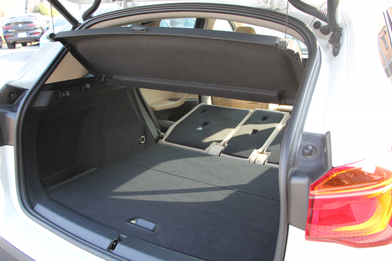 BMW X1 Sdrive18i ﾌｧｯｼｮﾆｽﾀ ｺﾝﾌｫｰﾄP 限定車 真珠色 追従ACC ﾍﾞｰｼﾞｭ革 ｼｰﾄﾋｰﾀｰ LEDﾍｯﾄﾞﾗｲﾄ 衝突軽減ﾌﾞﾚｰｷ 車線逸脱警告 歩行者警告 電動ﾄﾗﾝｸ Pｱｼｽﾄ iﾄﾞﾗｲﾌﾞHDDﾅﾋﾞBｶﾒﾗ 専用18AW Bluetooth接続 2年保証