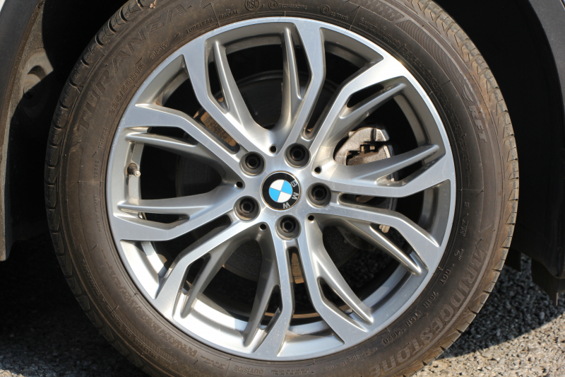 BMW X1 Sdrive18i ﾌｧｯｼｮﾆｽﾀ ｺﾝﾌｫｰﾄP 限定車 真珠色 追従ACC ﾍﾞｰｼﾞｭ革 ｼｰﾄﾋｰﾀｰ LEDﾍｯﾄﾞﾗｲﾄ 衝突軽減ﾌﾞﾚｰｷ 車線逸脱警告 歩行者警告 電動ﾄﾗﾝｸ Pｱｼｽﾄ iﾄﾞﾗｲﾌﾞHDDﾅﾋﾞBｶﾒﾗ 専用18AW Bluetooth接続 2年保証