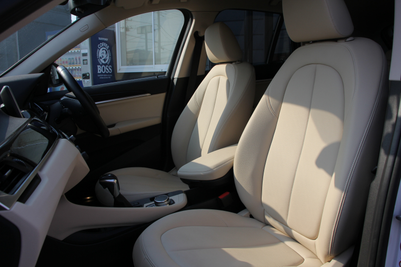 BMW X1 Sdrive18i ﾌｧｯｼｮﾆｽﾀ ｺﾝﾌｫｰﾄP 限定車 真珠色 追従ACC ﾍﾞｰｼﾞｭ革 ｼｰﾄﾋｰﾀｰ LEDﾍｯﾄﾞﾗｲﾄ 衝突軽減ﾌﾞﾚｰｷ 車線逸脱警告 歩行者警告 電動ﾄﾗﾝｸ Pｱｼｽﾄ iﾄﾞﾗｲﾌﾞHDDﾅﾋﾞBｶﾒﾗ 専用18AW Bluetooth接続 2年保証