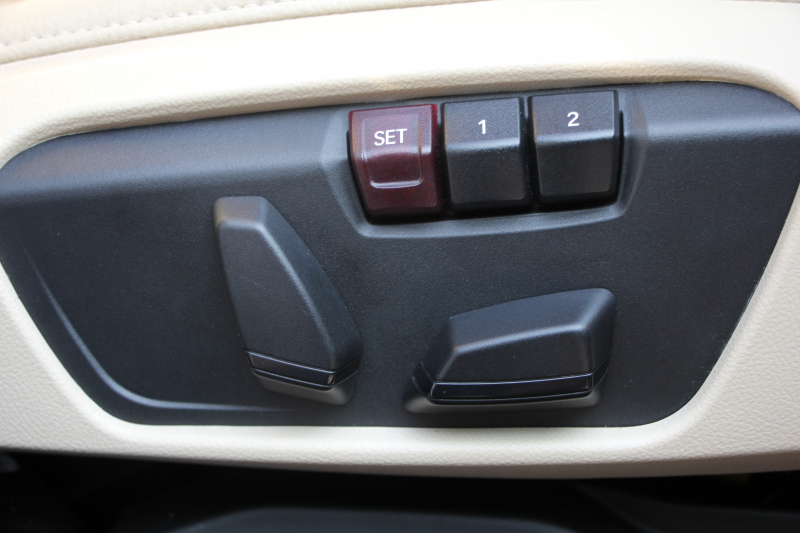 BMW X1 Sdrive18i ﾌｧｯｼｮﾆｽﾀ ｺﾝﾌｫｰﾄP 限定車 真珠色 追従ACC ﾍﾞｰｼﾞｭ革 ｼｰﾄﾋｰﾀｰ LEDﾍｯﾄﾞﾗｲﾄ 衝突軽減ﾌﾞﾚｰｷ 車線逸脱警告 歩行者警告 電動ﾄﾗﾝｸ Pｱｼｽﾄ iﾄﾞﾗｲﾌﾞHDDﾅﾋﾞBｶﾒﾗ 専用18AW Bluetooth接続 2年保証