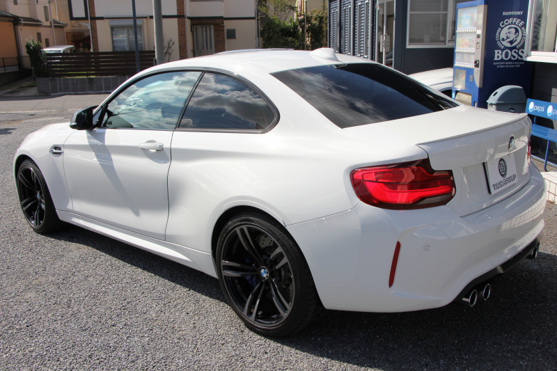 BMW Mシリーズ M2ｸｰﾍﾟ6速MT 後期LCI 370馬力 直6ﾀｰﾎﾞﾋｰﾀｰ黒革 LEDﾍｯﾄﾞﾗｲﾄ&ﾃｰﾙ ﾀｯﾁ画面HDDﾅﾋﾞBｶﾒﾗ 専用19AW 衝突軽減ﾌﾞﾚｰｷ 車線逸脱警告 歩行者警告 ﾌﾞﾚｰｷ付ｸﾙｺﾝ ｶｰﾎﾞﾝｲﾝﾃﾘｱﾄﾘﾑ ｽﾏｰﾄｷｰ 2年保証