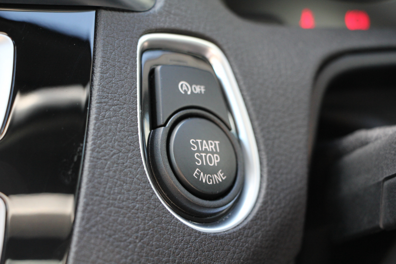 BMW Mシリーズ M2ｸｰﾍﾟ6速MT 後期LCI 370馬力 直6ﾀｰﾎﾞﾋｰﾀｰ黒革 LEDﾍｯﾄﾞﾗｲﾄ&ﾃｰﾙ ﾀｯﾁ画面HDDﾅﾋﾞBｶﾒﾗ 専用19AW 衝突軽減ﾌﾞﾚｰｷ 車線逸脱警告 歩行者警告 ﾌﾞﾚｰｷ付ｸﾙｺﾝ ｶｰﾎﾞﾝｲﾝﾃﾘｱﾄﾘﾑ ｽﾏｰﾄｷｰ 2年保証