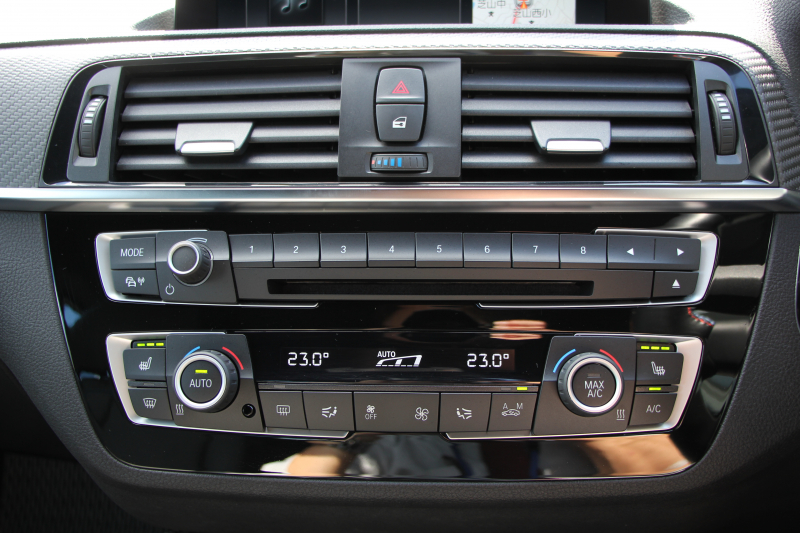 BMW Mシリーズ M2ｸｰﾍﾟ6速MT 後期LCI 370馬力 直6ﾀｰﾎﾞﾋｰﾀｰ黒革 LEDﾍｯﾄﾞﾗｲﾄ&ﾃｰﾙ ﾀｯﾁ画面HDDﾅﾋﾞBｶﾒﾗ 専用19AW 衝突軽減ﾌﾞﾚｰｷ 車線逸脱警告 歩行者警告 ﾌﾞﾚｰｷ付ｸﾙｺﾝ ｶｰﾎﾞﾝｲﾝﾃﾘｱﾄﾘﾑ ｽﾏｰﾄｷｰ 2年保証