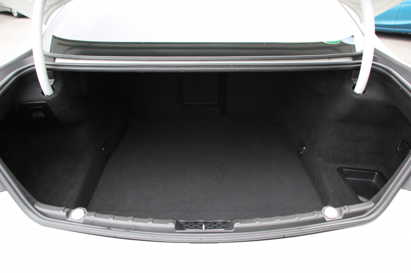 BMW 6シリーズ 640i ｸﾞﾗﾝｸｰﾍﾟMｽﾎﾟｰﾂ 中期 変更後ﾓﾃﾞﾙ ｻﾝﾙｰﾌ ﾋｰﾀｰ黒革 LEDﾍｯﾄﾞﾗｲﾄ ｵﾌﾟｼｮﾝ20AW NEWﾃﾞｻﾞｲﾝｽﾃｱﾘﾝｸﾞ衝突軽減ﾌﾞﾚｰｷ 車線逸脱警告 歩行者警告 ｸﾙｺﾝ HDDﾅﾋﾞTV Bｶﾒﾗ ﾊﾟﾄﾞﾙｼﾌﾄ ｽﾏｰﾄｷｰ 専用ｴｱﾛ 320馬力 直6ﾀｰﾎﾞ2年保証