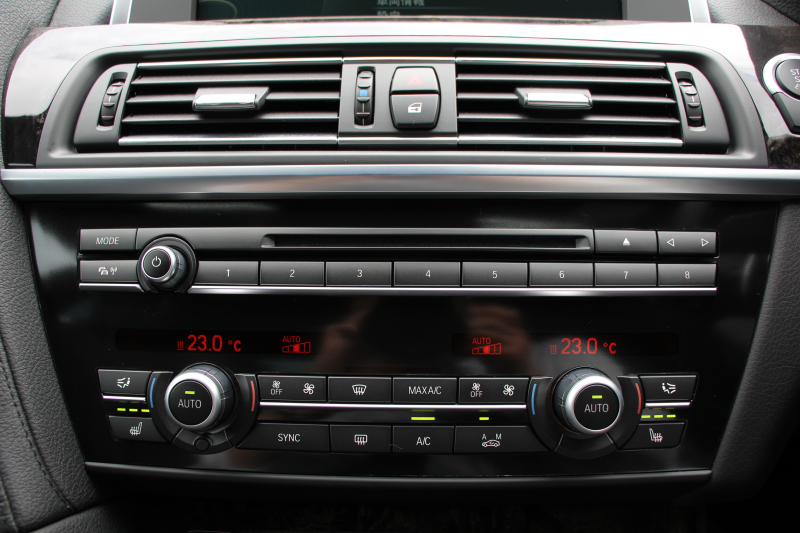 BMW 6シリーズ 640i ｸﾞﾗﾝｸｰﾍﾟMｽﾎﾟｰﾂ 中期 変更後ﾓﾃﾞﾙ ｻﾝﾙｰﾌ ﾋｰﾀｰ黒革 LEDﾍｯﾄﾞﾗｲﾄ ｵﾌﾟｼｮﾝ20AW NEWﾃﾞｻﾞｲﾝｽﾃｱﾘﾝｸﾞ衝突軽減ﾌﾞﾚｰｷ 車線逸脱警告 歩行者警告 ｸﾙｺﾝ HDDﾅﾋﾞTV Bｶﾒﾗ ﾊﾟﾄﾞﾙｼﾌﾄ ｽﾏｰﾄｷｰ 専用ｴｱﾛ 320馬力 直6ﾀｰﾎﾞ2年保証