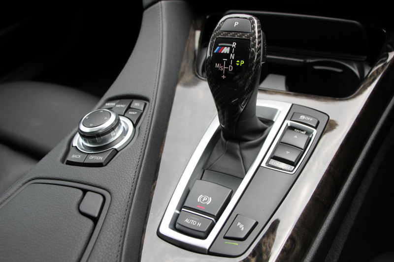 BMW 6シリーズ 640i ｸﾞﾗﾝｸｰﾍﾟMｽﾎﾟｰﾂ 中期 変更後ﾓﾃﾞﾙ ｻﾝﾙｰﾌ ﾋｰﾀｰ黒革 LEDﾍｯﾄﾞﾗｲﾄ ｵﾌﾟｼｮﾝ20AW NEWﾃﾞｻﾞｲﾝｽﾃｱﾘﾝｸﾞ衝突軽減ﾌﾞﾚｰｷ 車線逸脱警告 歩行者警告 ｸﾙｺﾝ HDDﾅﾋﾞTV Bｶﾒﾗ ﾊﾟﾄﾞﾙｼﾌﾄ ｽﾏｰﾄｷｰ 専用ｴｱﾛ 320馬力 直6ﾀｰﾎﾞ2年保証