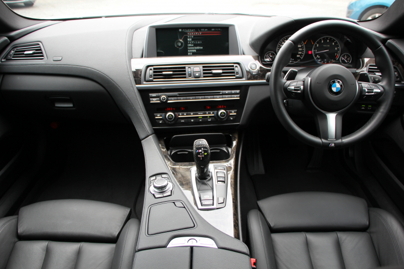 BMW 6シリーズ 640i ｸﾞﾗﾝｸｰﾍﾟMｽﾎﾟｰﾂ 中期 変更後ﾓﾃﾞﾙ ｻﾝﾙｰﾌ ﾋｰﾀｰ黒革 LEDﾍｯﾄﾞﾗｲﾄ ｵﾌﾟｼｮﾝ20AW NEWﾃﾞｻﾞｲﾝｽﾃｱﾘﾝｸﾞ衝突軽減ﾌﾞﾚｰｷ 車線逸脱警告 歩行者警告 ｸﾙｺﾝ HDDﾅﾋﾞTV Bｶﾒﾗ ﾊﾟﾄﾞﾙｼﾌﾄ ｽﾏｰﾄｷｰ 専用ｴｱﾛ 320馬力 直6ﾀｰﾎﾞ2年保証