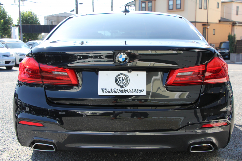 BMW 5シリーズ 523d Mｽﾎﾟｰﾂ ﾊｲﾗｲﾝ 全席ﾋｰﾀｰ黒革 追従ACC HUD ｽﾃｱﾘﾝｸﾞｻﾎﾟｰﾄ HDDﾅﾋﾞTV ｼﾞｪｽﾁｬｰｺﾝﾄﾛｰﾙ 置くだけ充電 Pｱｼｽﾄﾌﾟﾗｽ 360度ｶﾒﾗ ｽﾃｱﾘﾝｸﾞｻﾎﾟｰﾄ 液晶ﾒｰﾀｰ 電動ﾄﾗﾝｸ 2年保証