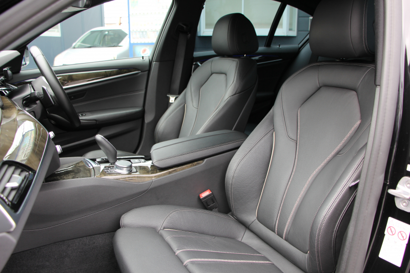 BMW 5シリーズ 523d Mｽﾎﾟｰﾂ ﾊｲﾗｲﾝ 全席ﾋｰﾀｰ黒革 追従ACC HUD ｽﾃｱﾘﾝｸﾞｻﾎﾟｰﾄ HDDﾅﾋﾞTV ｼﾞｪｽﾁｬｰｺﾝﾄﾛｰﾙ 置くだけ充電 Pｱｼｽﾄﾌﾟﾗｽ 360度ｶﾒﾗ ｽﾃｱﾘﾝｸﾞｻﾎﾟｰﾄ 液晶ﾒｰﾀｰ 電動ﾄﾗﾝｸ 2年保証