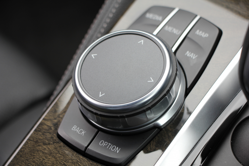 BMW 5シリーズ 523d Mｽﾎﾟｰﾂ ﾊｲﾗｲﾝ 全席ﾋｰﾀｰ黒革 追従ACC HUD ｽﾃｱﾘﾝｸﾞｻﾎﾟｰﾄ HDDﾅﾋﾞTV ｼﾞｪｽﾁｬｰｺﾝﾄﾛｰﾙ 置くだけ充電 Pｱｼｽﾄﾌﾟﾗｽ 360度ｶﾒﾗ ｽﾃｱﾘﾝｸﾞｻﾎﾟｰﾄ 液晶ﾒｰﾀｰ 電動ﾄﾗﾝｸ 2年保証