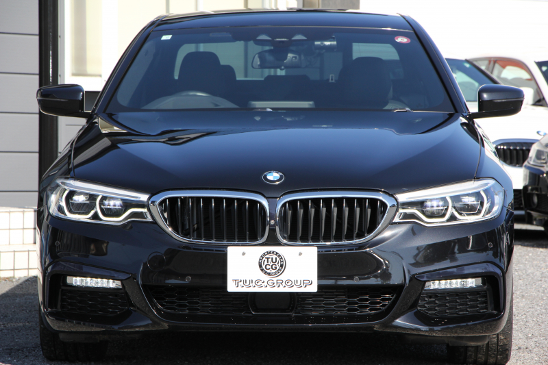 BMW 5シリーズ 523d Mｽﾎﾟｰﾂ ﾊｲﾗｲﾝ 全席ﾋｰﾀｰ黒革 追従ACC HUD ｽﾃｱﾘﾝｸﾞｻﾎﾟｰﾄ HDDﾅﾋﾞTV ｼﾞｪｽﾁｬｰｺﾝﾄﾛｰﾙ 置くだけ充電 Pｱｼｽﾄﾌﾟﾗｽ 360度ｶﾒﾗ ｽﾃｱﾘﾝｸﾞｻﾎﾟｰﾄ 液晶ﾒｰﾀｰ 電動ﾄﾗﾝｸ 2年保証